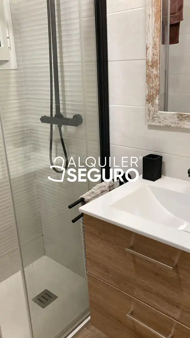 Bathroom of Flat for rent in El Puerto de Santa María  with Air Conditioner, Terrace and Furnished