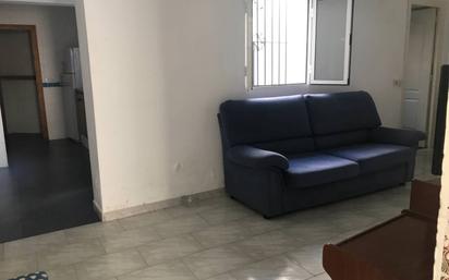 Sala d'estar de Casa o xalet en venda en Morón de la Frontera amb Aire condicionat i Moblat