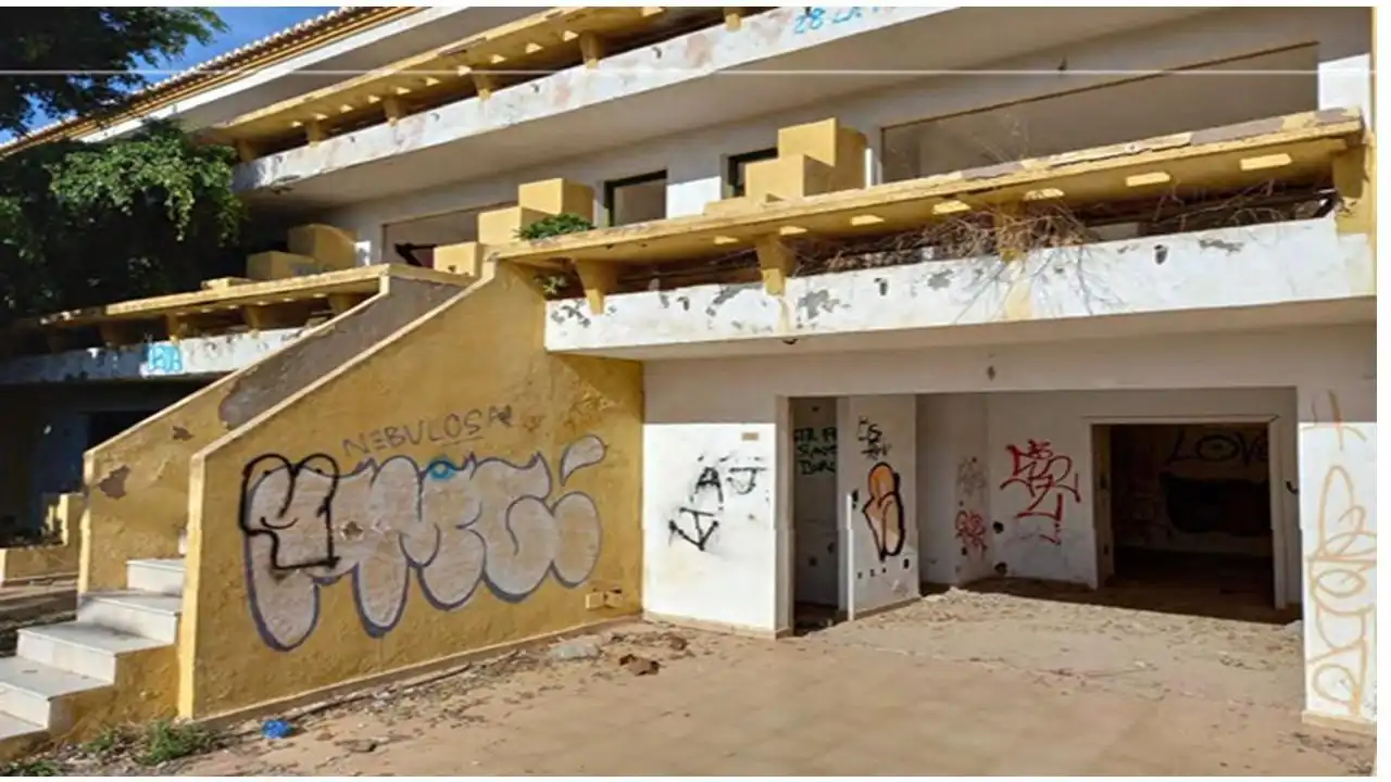 Außenansicht von Gebäude zum Verkauf in Roquetas de Mar
