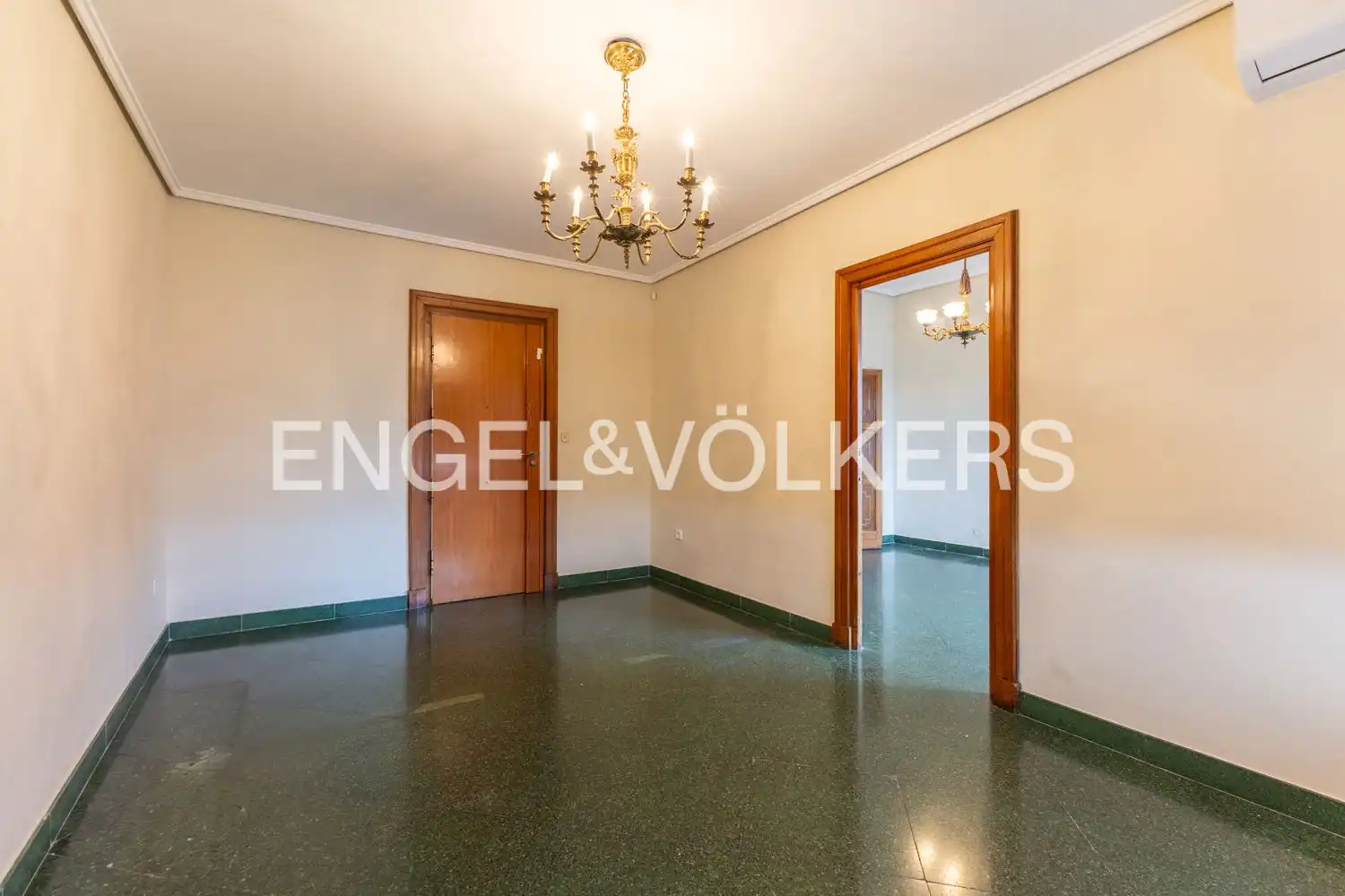 Flat for rent in Valencia  with Air Conditioner, Heating and Terrace