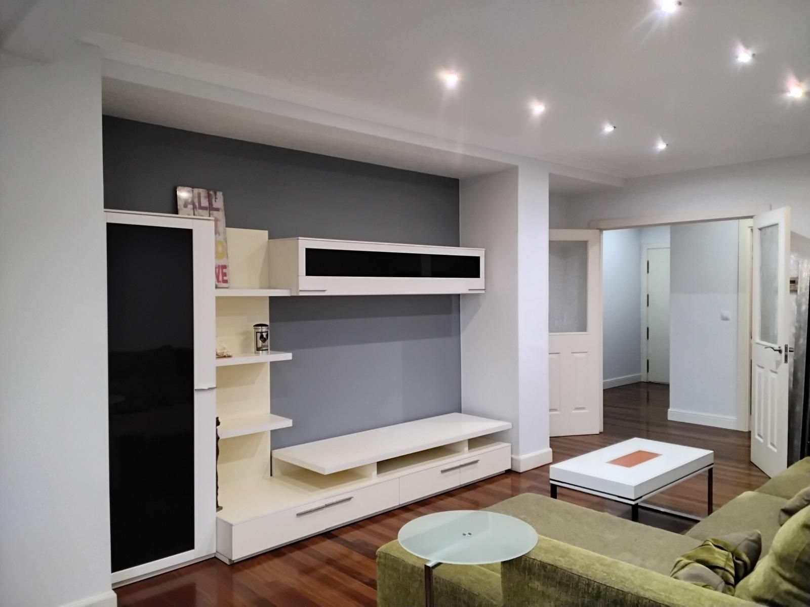 Sala d'estar de Pis en venda en Sestao  amb Calefacció i Moblat