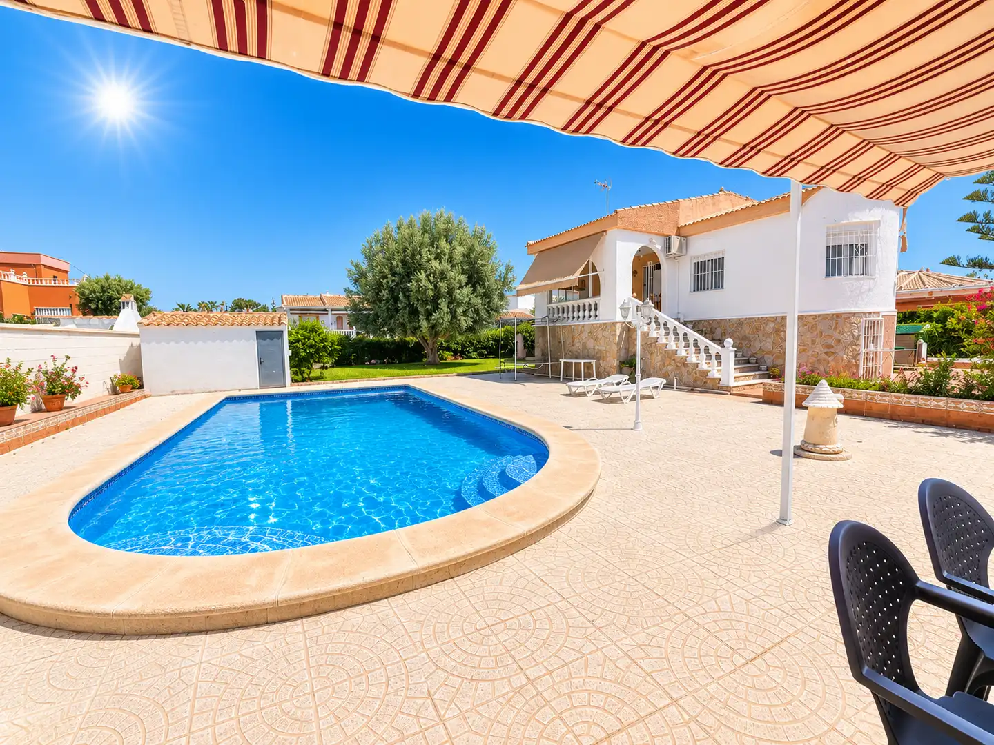 Villa avec terrasse à vendre à Zona Carrefour - Urbanizaciones