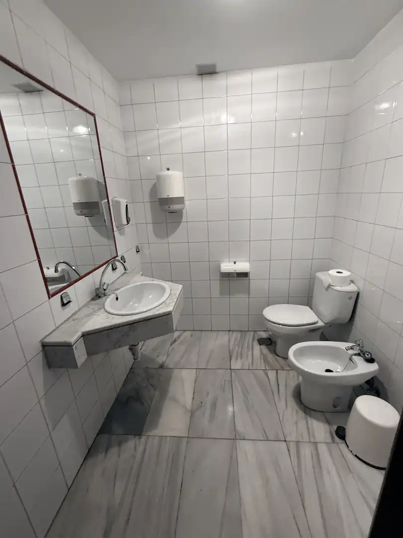 Baño de Local de alquiler en Zona Industrial