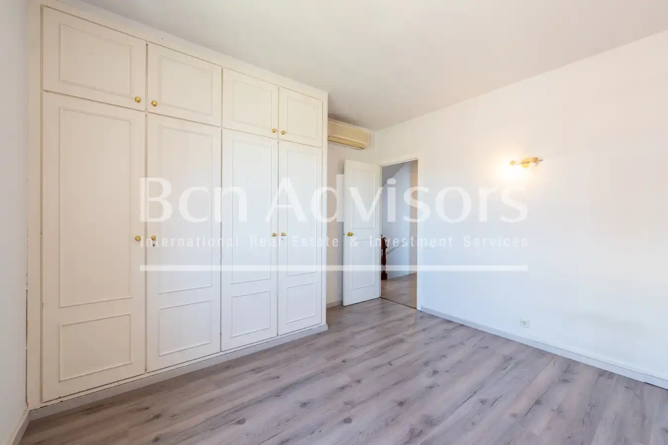 Habitación de Casa adosada en venta en Sant Just Desvern con Aire acondicionado, Calefacción y Parquet