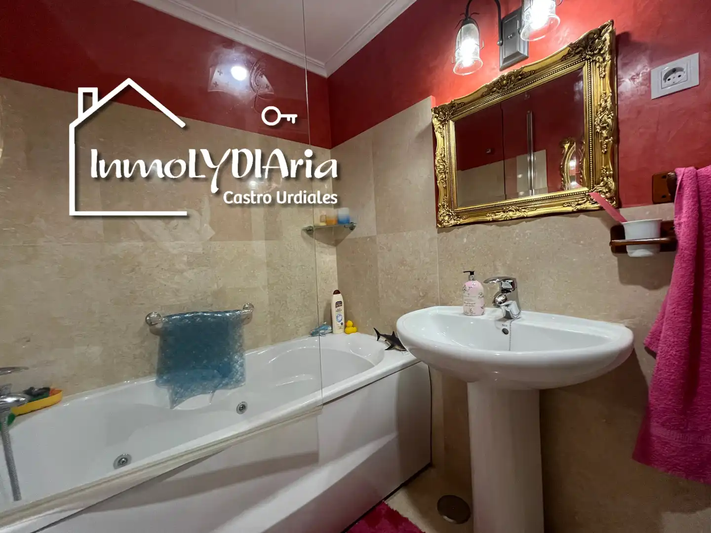 Baño de Casa o chalet en venta en Castro-Urdiales con Calefacción, Jardín privado y Parquet