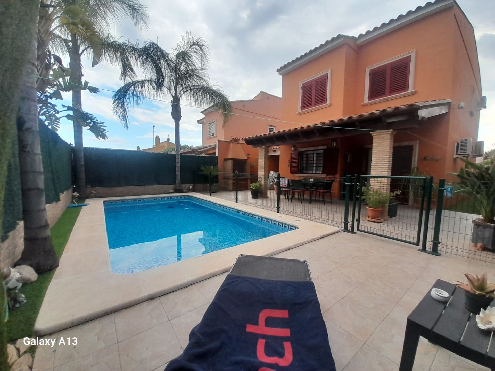 Piscina de Casa adosada en venda en La Pobla de Vallbona amb Aire condicionat, Calefacció i Jardí privat