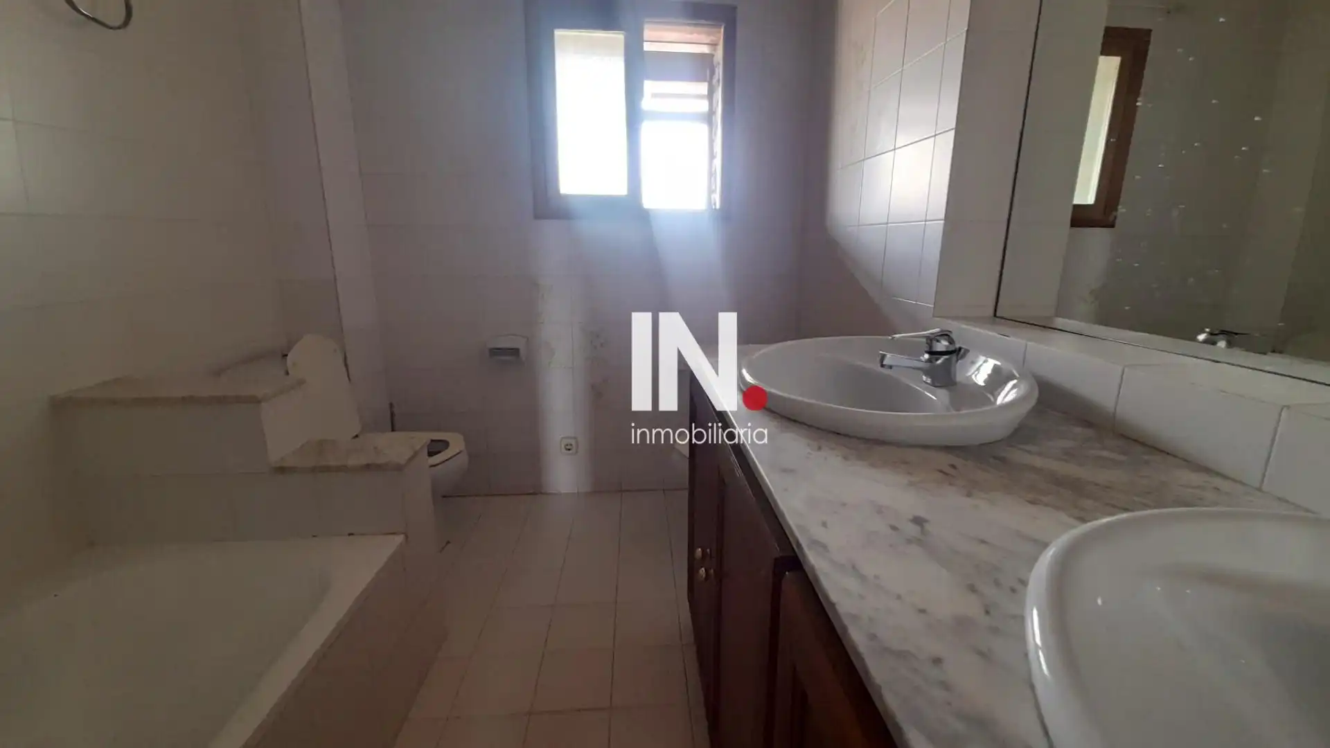Bany de Casa o xalet en venda en Alpicat amb Calefacció i Jardí privat