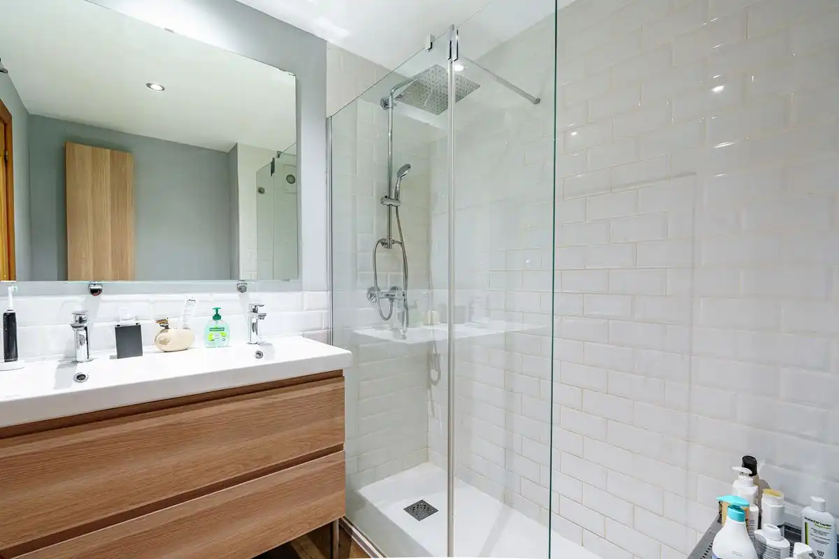 Bathroom of Flat for sale in Alcalá de Henares  with Air Conditioner, Heating and Private garden