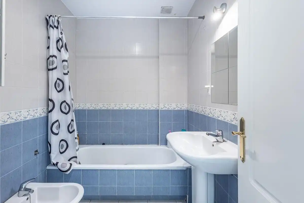Badezimmer von Einfamilien-Reihenhaus zur Miete in Alhendín