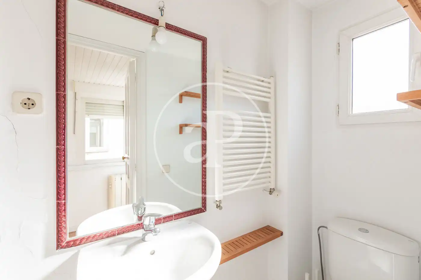 Bathroom of Flat for rent in Madrid  with Air Conditioner, Heating and Terrace