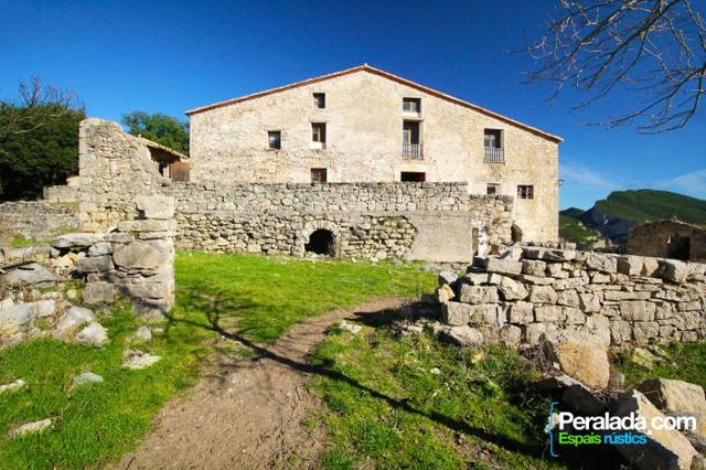 Casa-chalet en Venta en  Carrer de Sadernes en Montagut i Oix