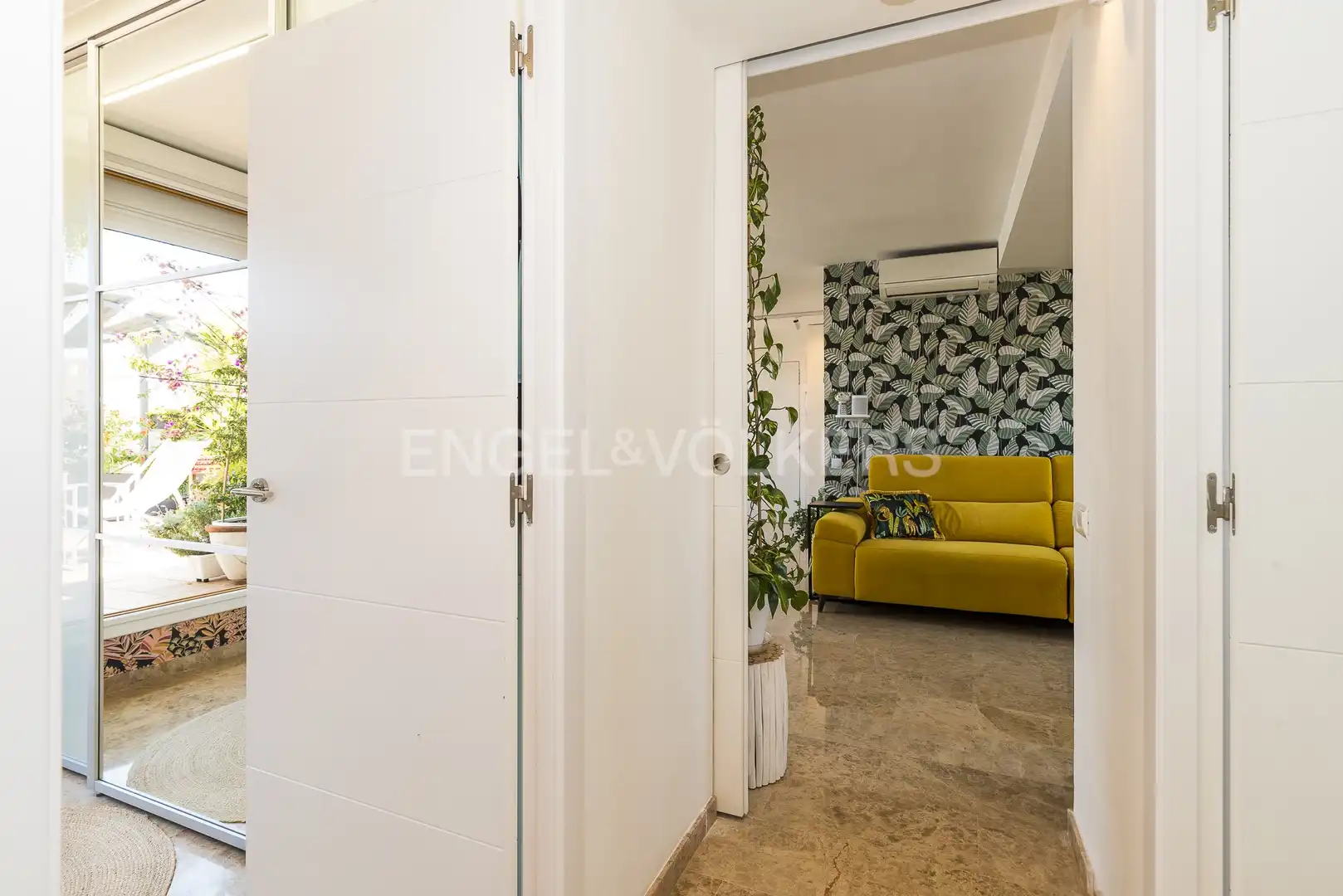 Attic for rent in Sitges  with Air Conditioner, Heating and Parquet flooring