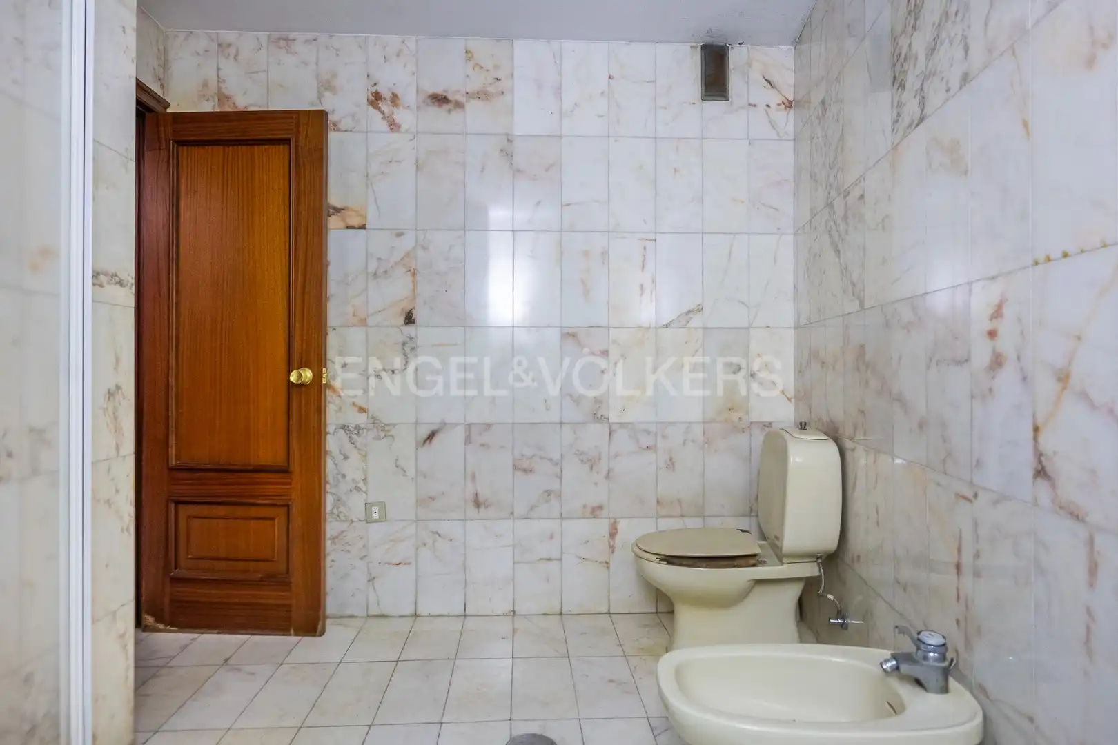 Bathroom of Flat for sale in Sevilla  with Air Conditioner and Heating