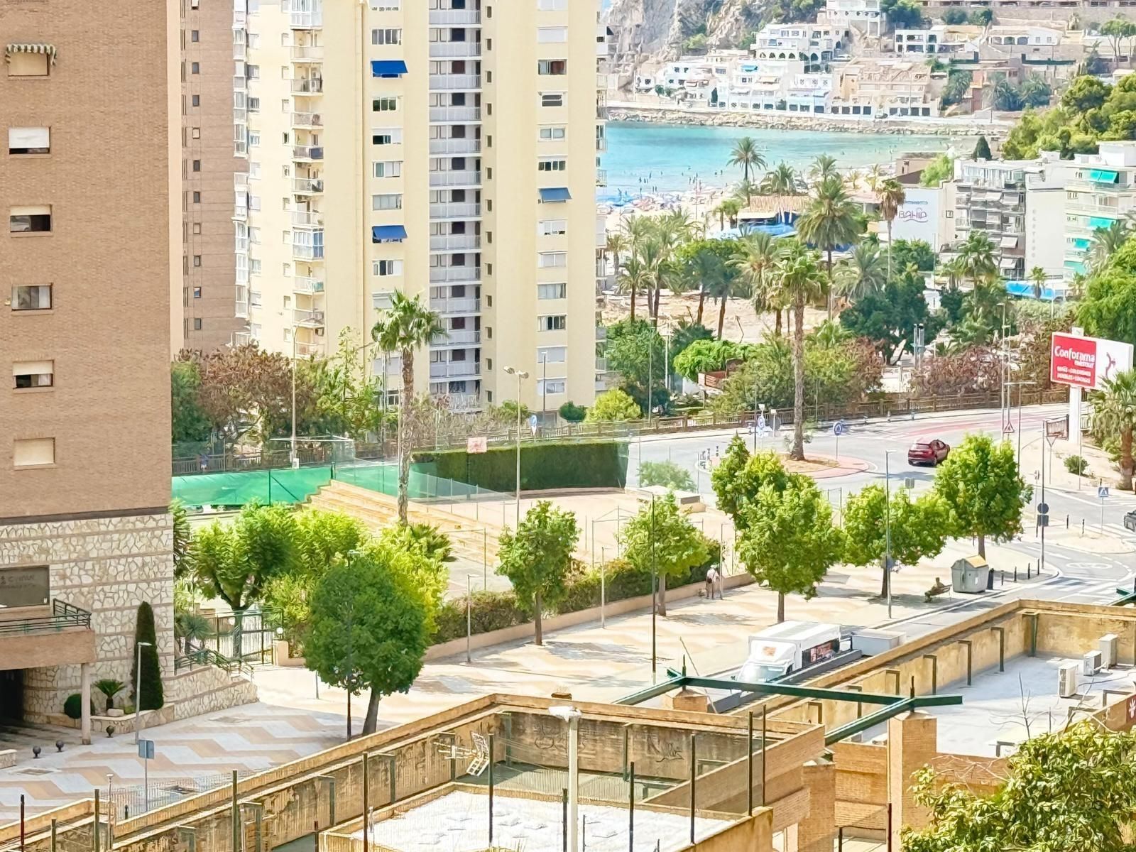 Vista exterior de Apartament en venda en Benidorm amb Aire condicionat, Jardí privat i Terrassa