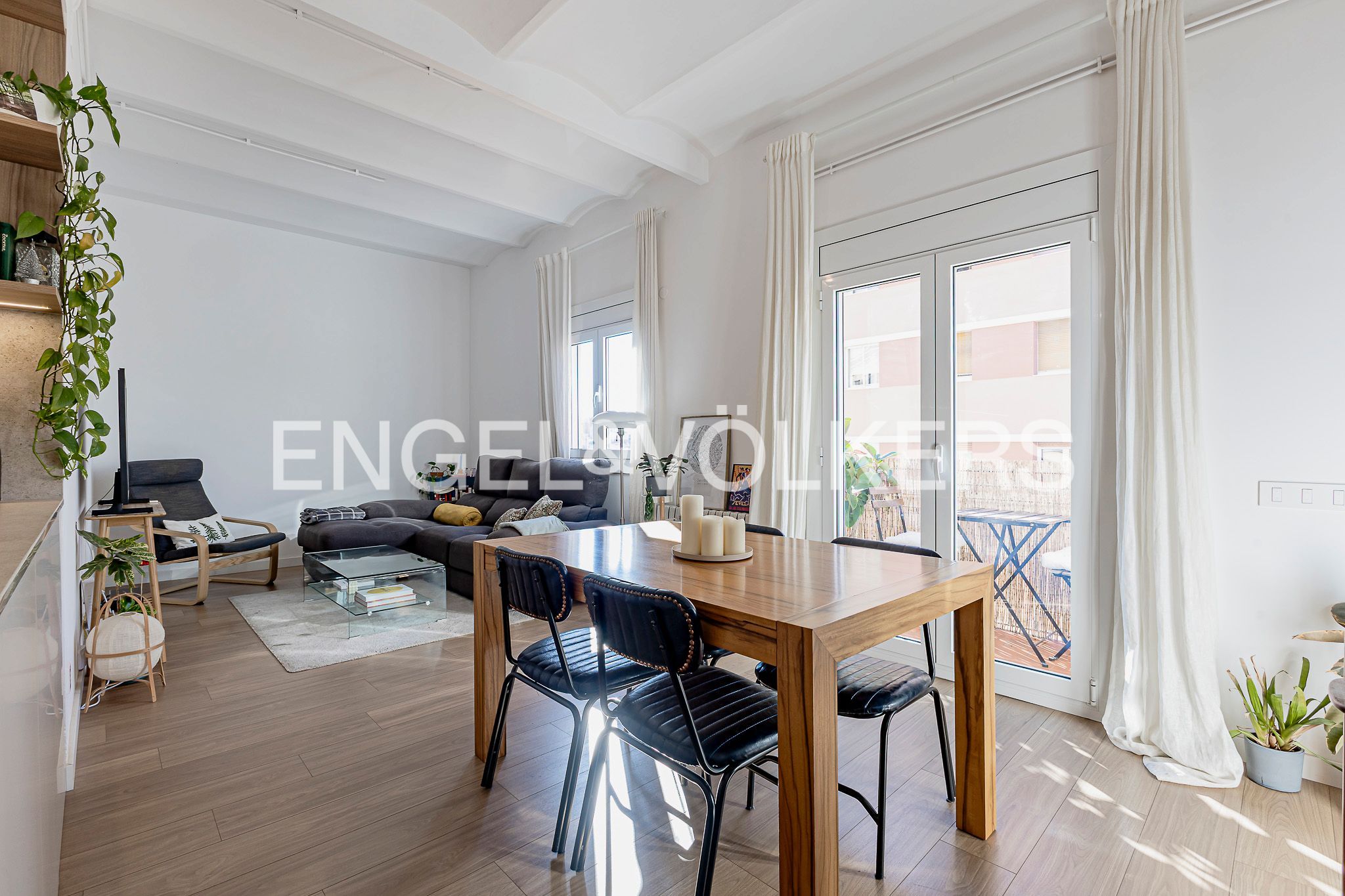 Menjador de Apartament en venda en  Barcelona Capital amb Aire condicionat, Calefacció i Parquet