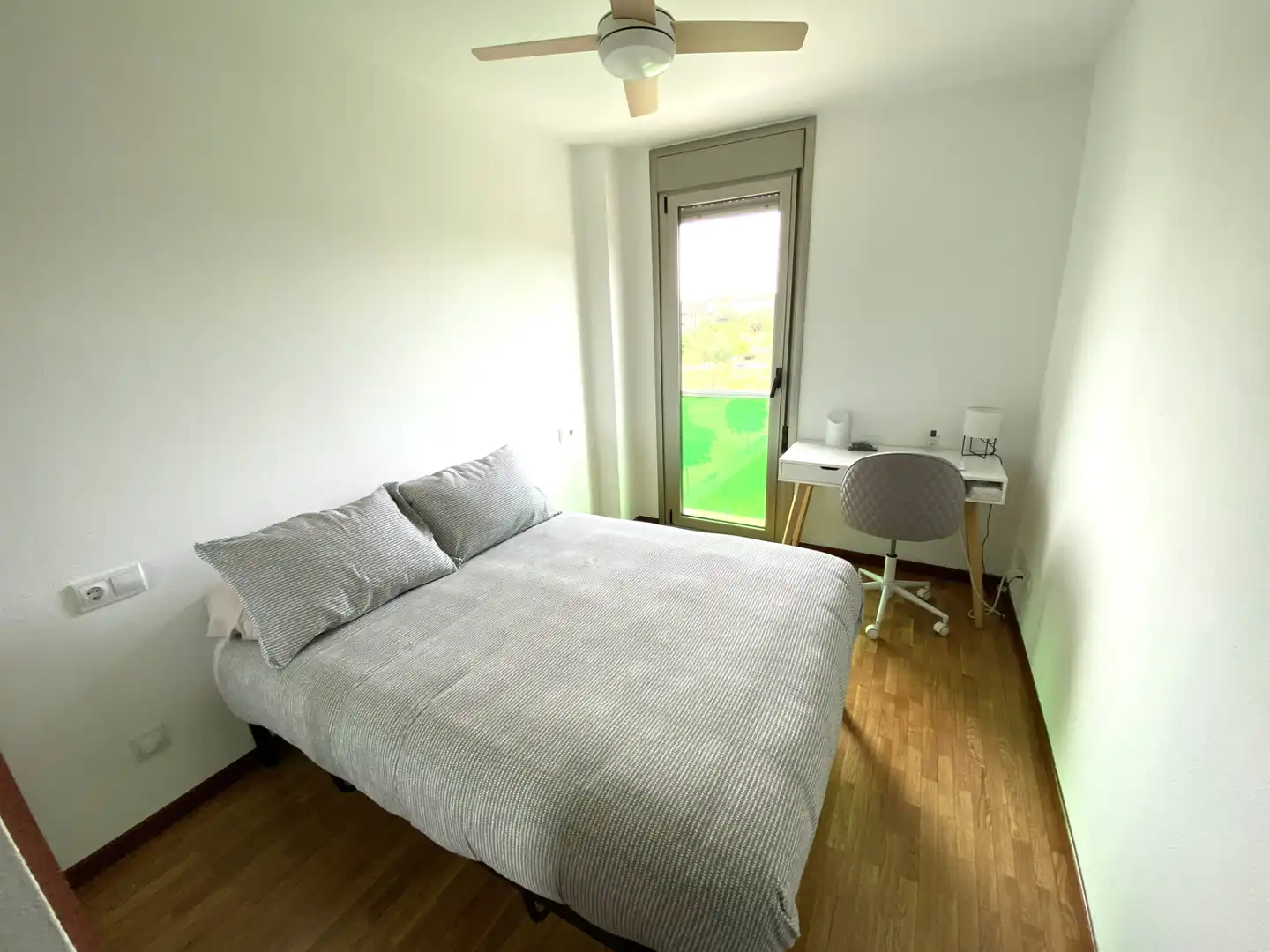 Habitación de Piso en venta en Gijón  con Calefacción, Parquet y Trastero