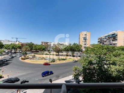 Vista exterior de Pis en venda en  Sevilla Capital amb Aire condicionat