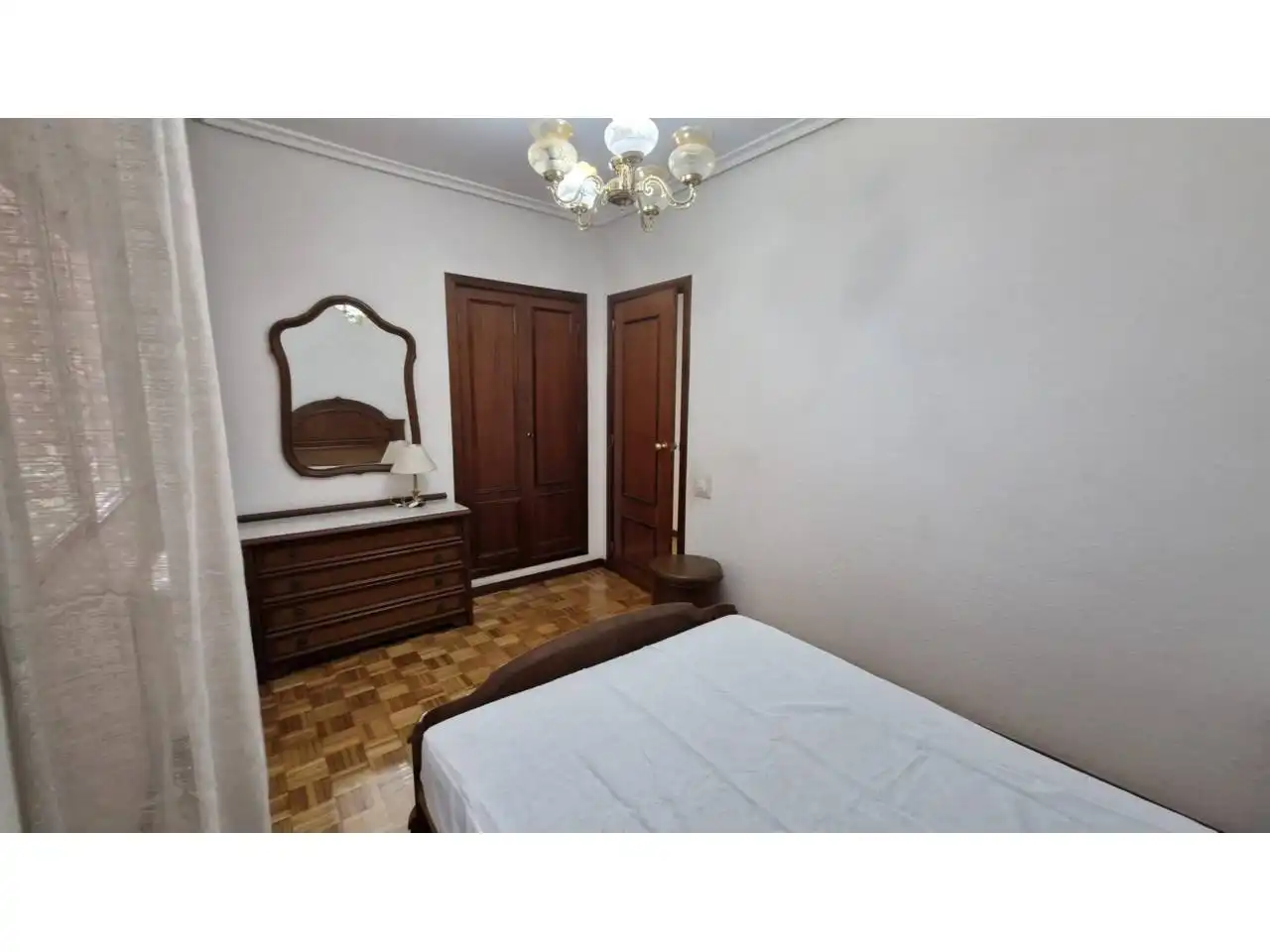 Habitación de Piso en venta en  Logroño con Calefacción, Parquet y Terraza