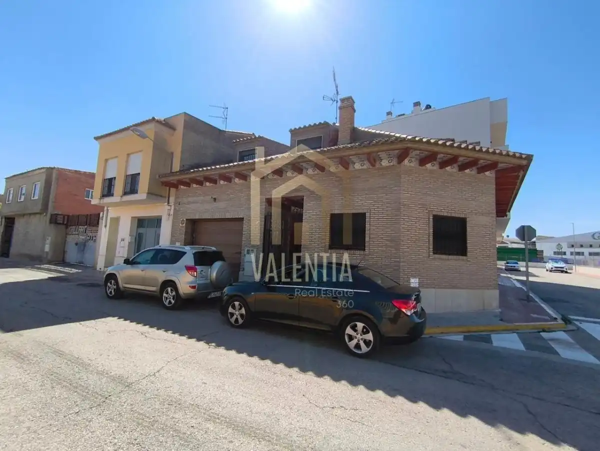 Vista exterior de Casa o xalet en venda en Alginet amb Moblat i Alarma