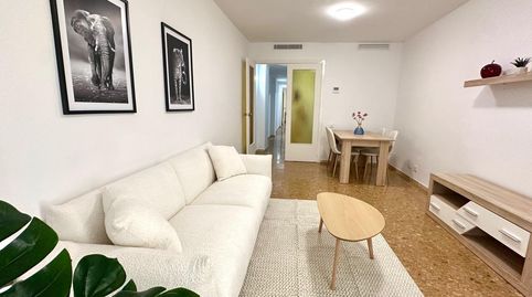 En venta fantástico piso de tres habitaciones dobles y gran cocina office ubicado en Calle Higini Angles, Tarragona.