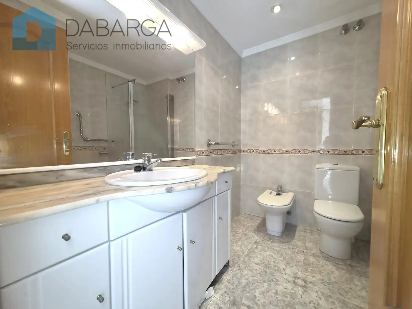 Baño de Piso en venta en Ripollet con Calefacción, Trastero y Horno