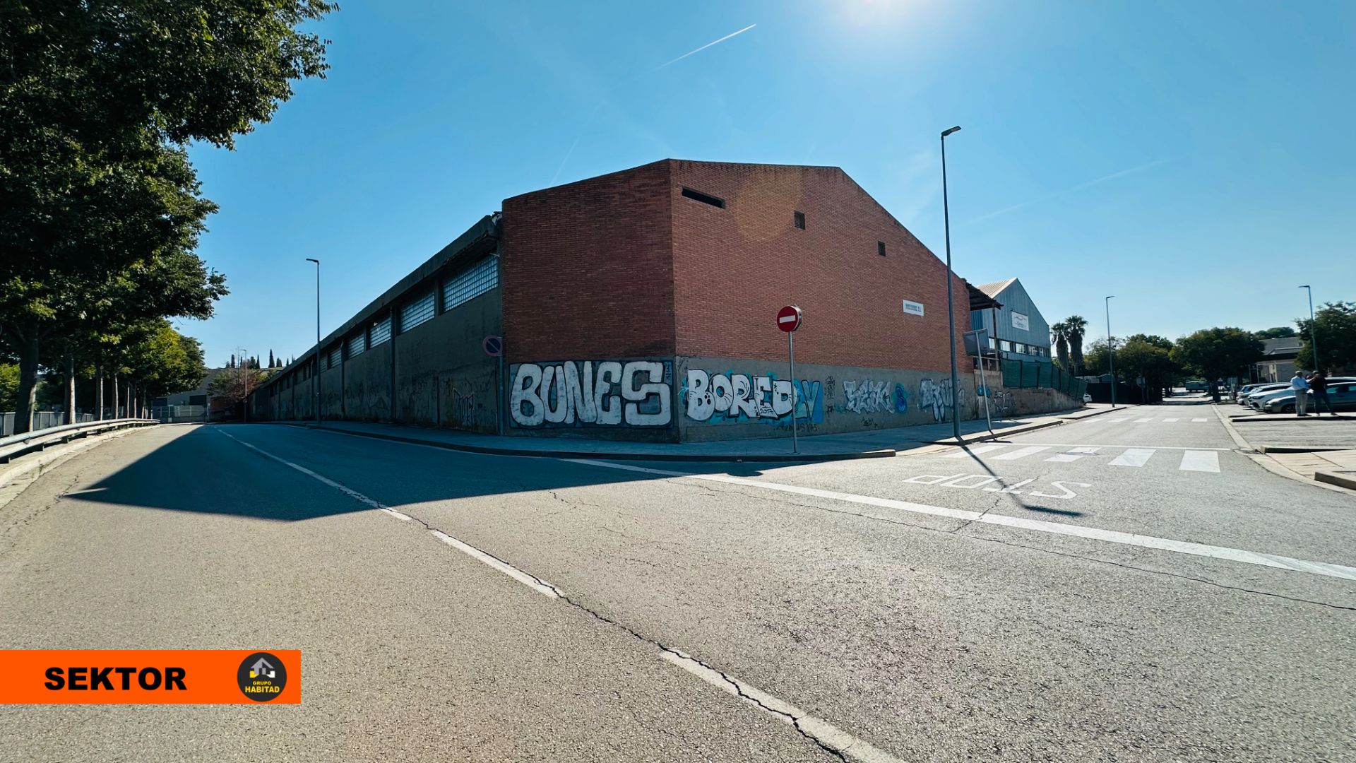 Vista exterior de Nau industrial en venda en Molins de Rei amb Alarma