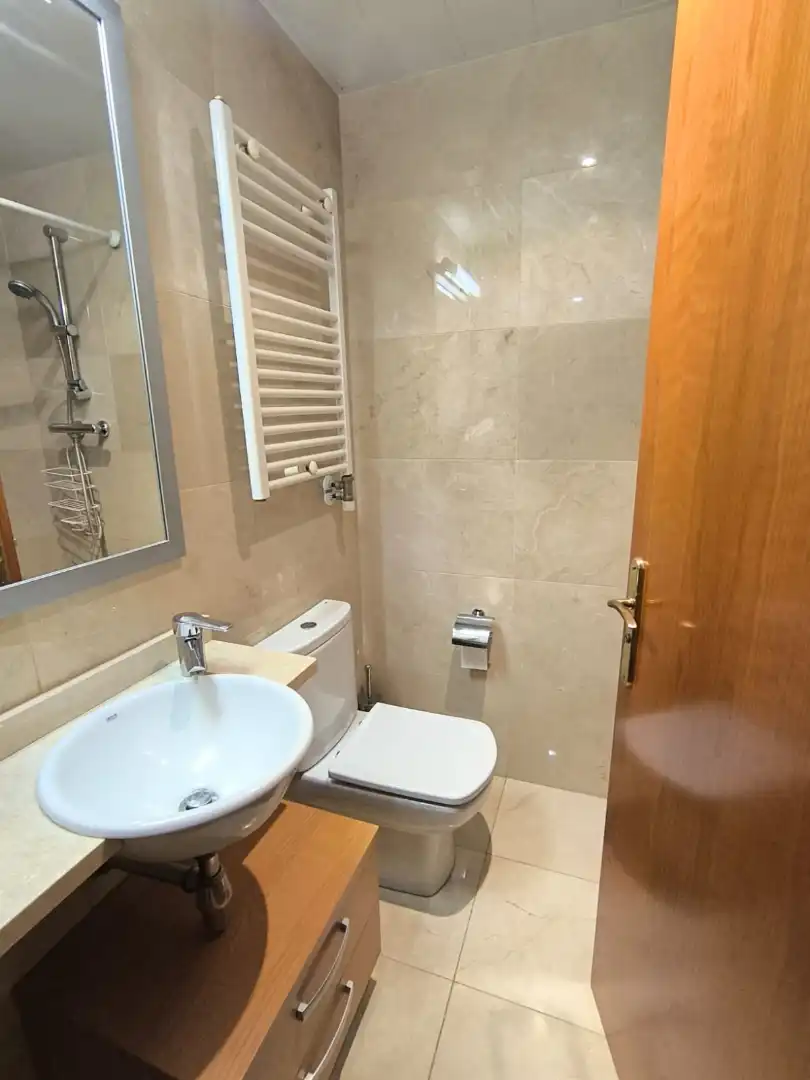 Badezimmer von Wohnung zum Verkauf in L'Hospitalet de Llobregat mit Klimaanlage, Heizung und Parkett