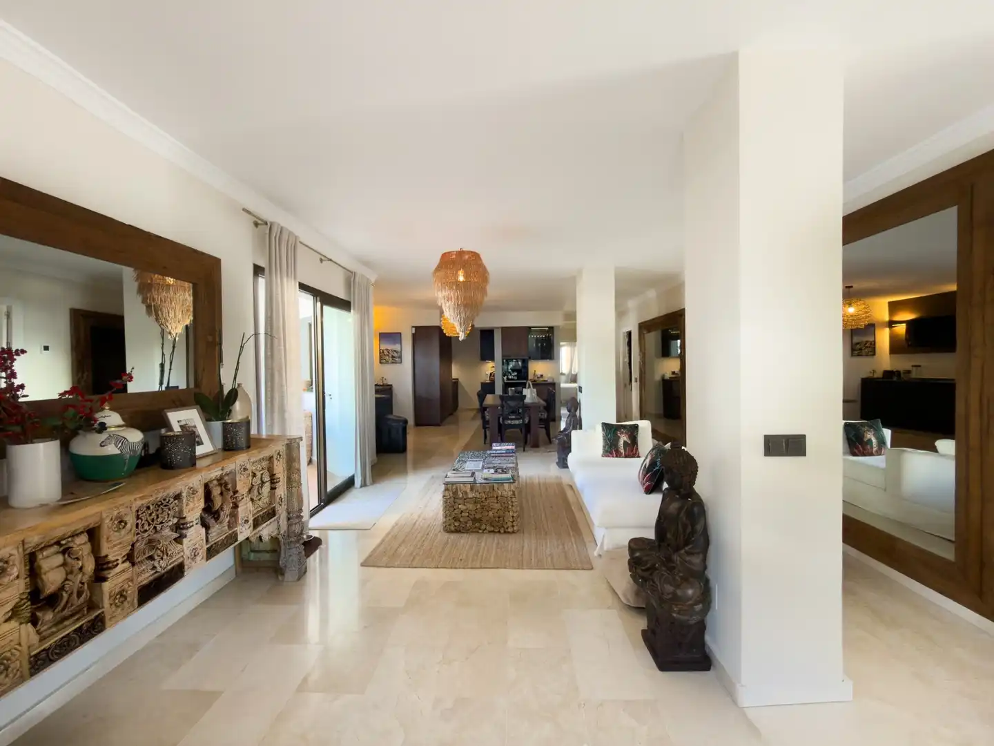 Sala de estar de Planta baja en venta en Marbella con Aire acondicionado, Terraza y Piscina