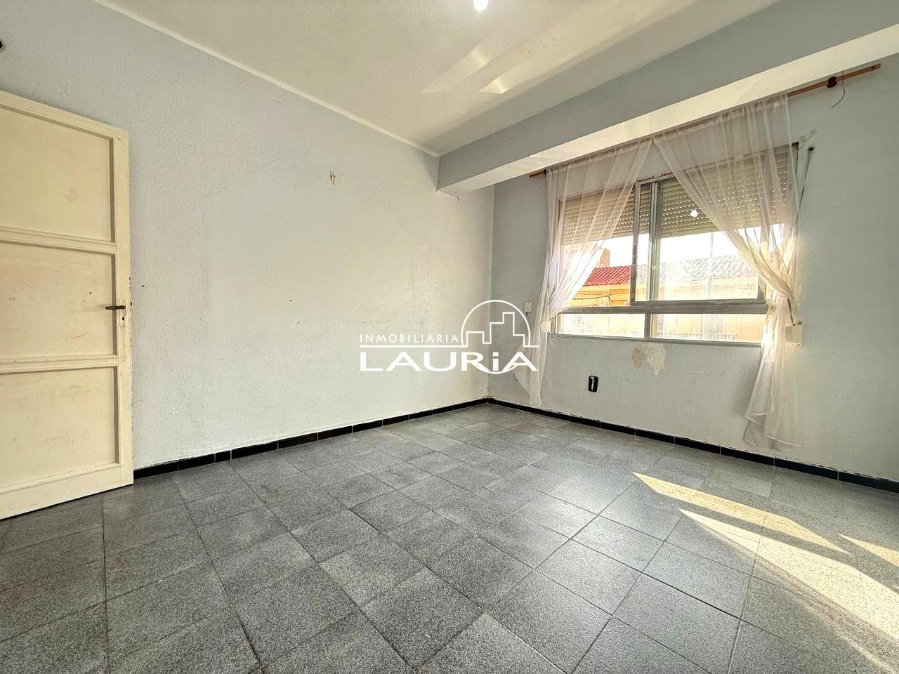 Vista exterior de Piso en venta en Burjassot