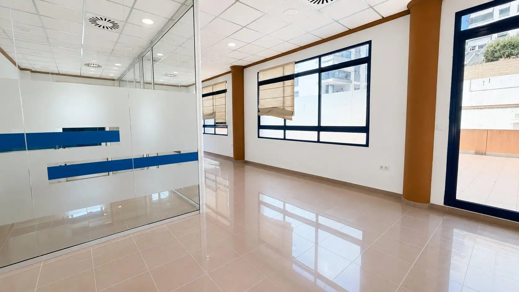 Büro zur Miete in El Campello mit Klimaanlage und Terrasse