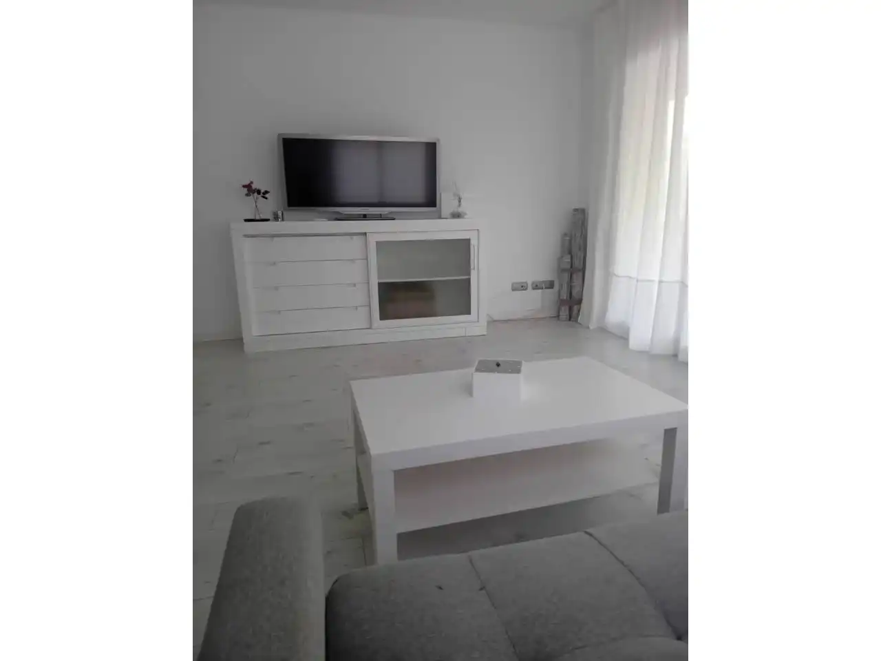 Sala de estar de Piso de alquiler en Cubelles con Aire acondicionado, Calefacción y Jardín privado