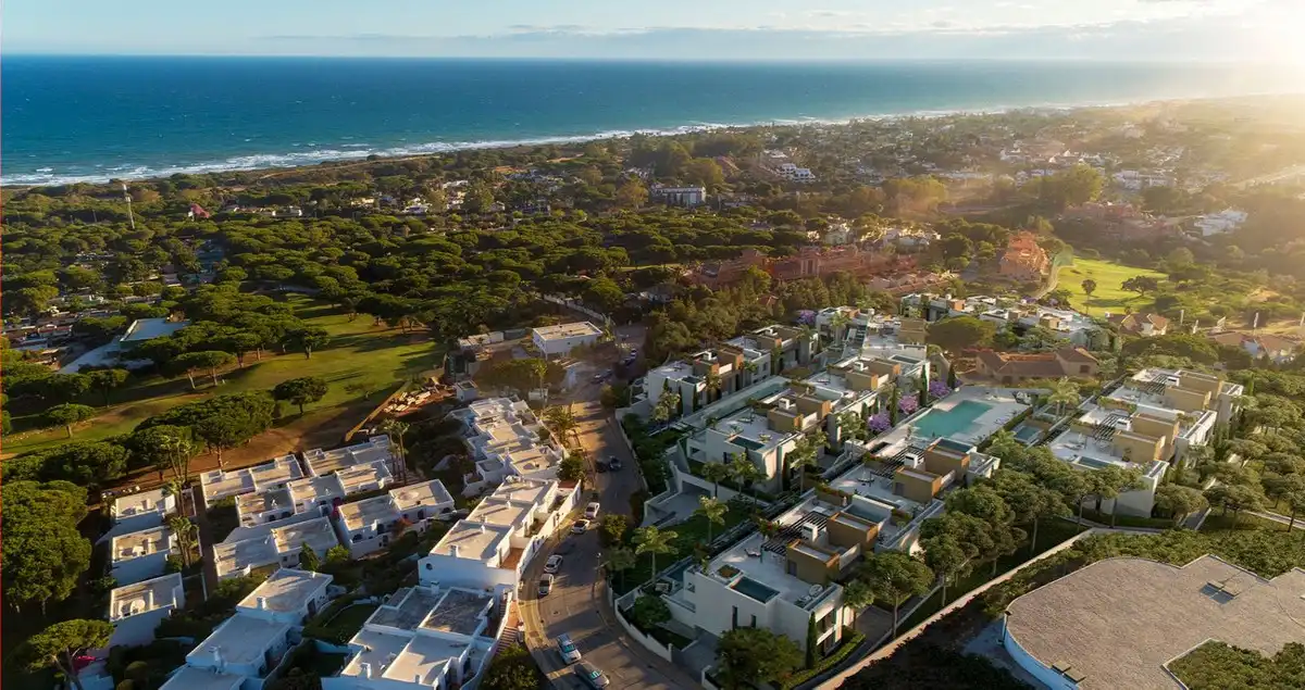 Vista exterior de Àtic en venda en Marbella amb Terrassa, Traster i Piscina
