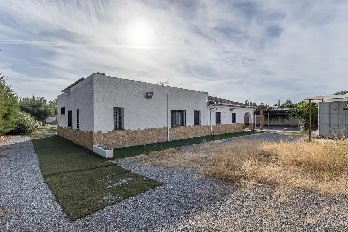 Vista exterior de Finca rústica en venta en Atarfe con Calefacción, Jardín privado y Piscina