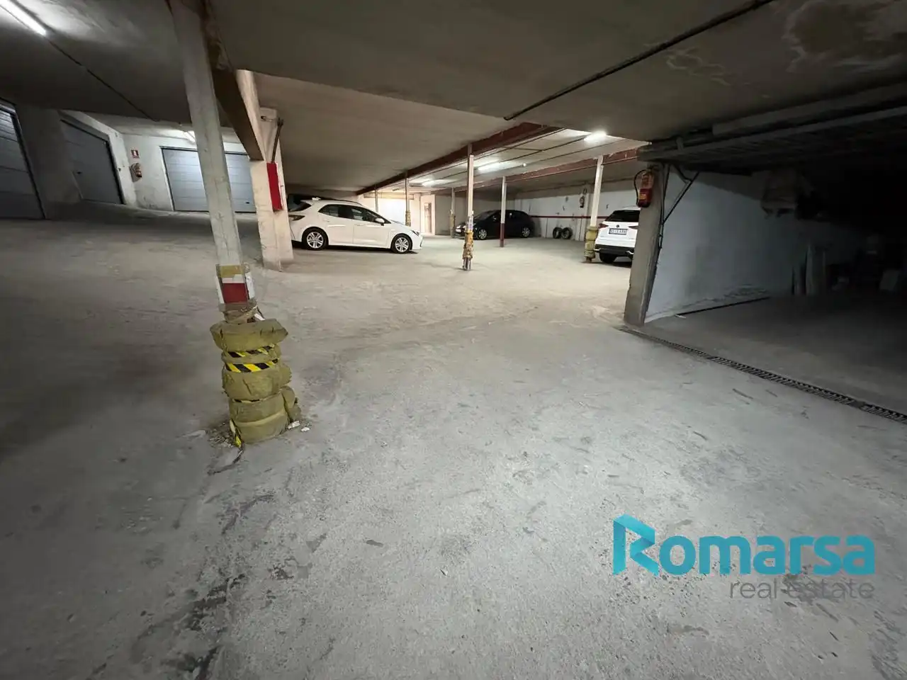 Parking de Casa adosada en venta en Ávila con Calefacción, Terraza y Trastero