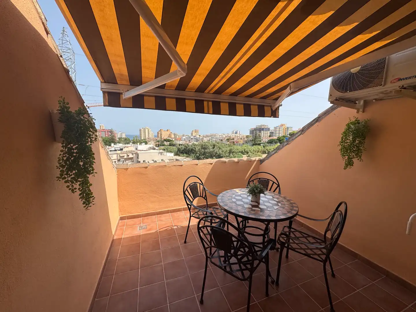 Terrassa de Apartament de lloguer en Fuengirola amb Aire condicionat, Terrassa i Moblat