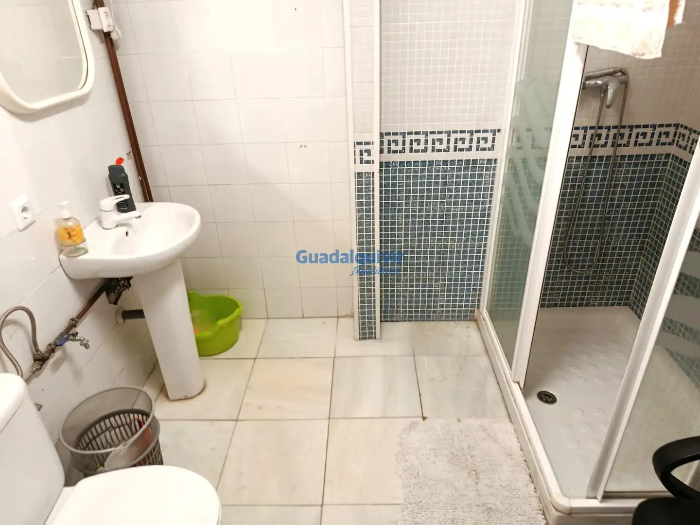 Badezimmer von Fabrikhallen zum Verkauf in Sevilla