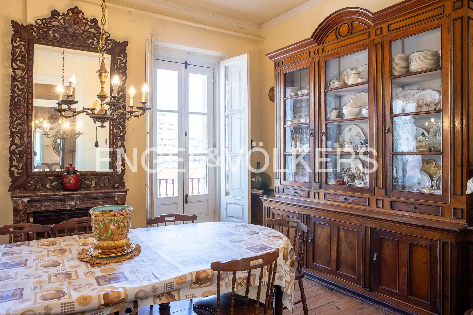 Comedor de Piso en venta en Laredo con Calefacción y Balcón