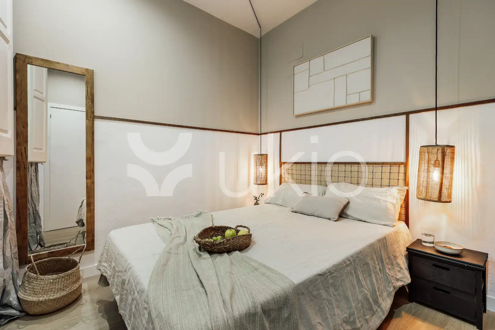 Dormitori de Apartament de lloguer en Barcelona amb Aire condicionat, Moblat i Forn