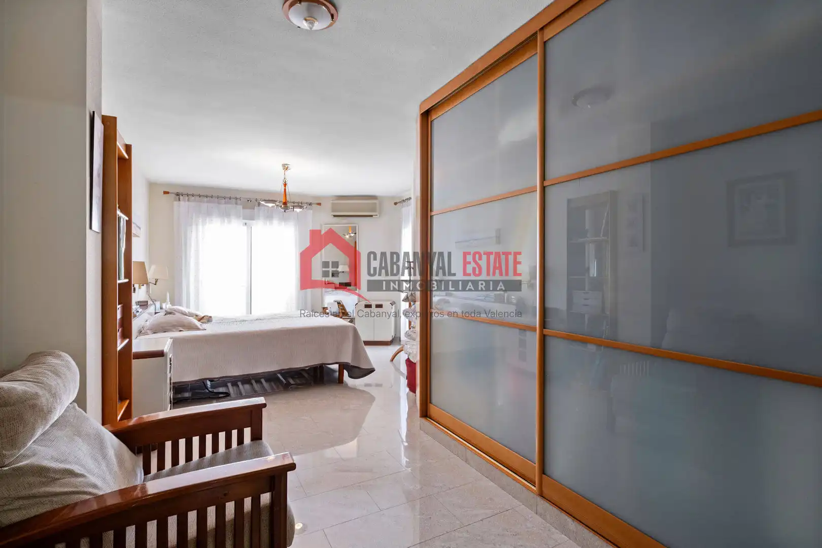 Dormitori de Apartament en venda en Valencia amb Aire condicionat i Balcó