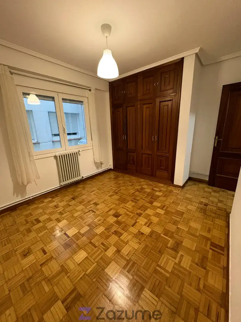 Schlafzimmer von Wohnung zur Miete in Pontevedra Capital  mit Heizung, Ofen und Waschmaschine