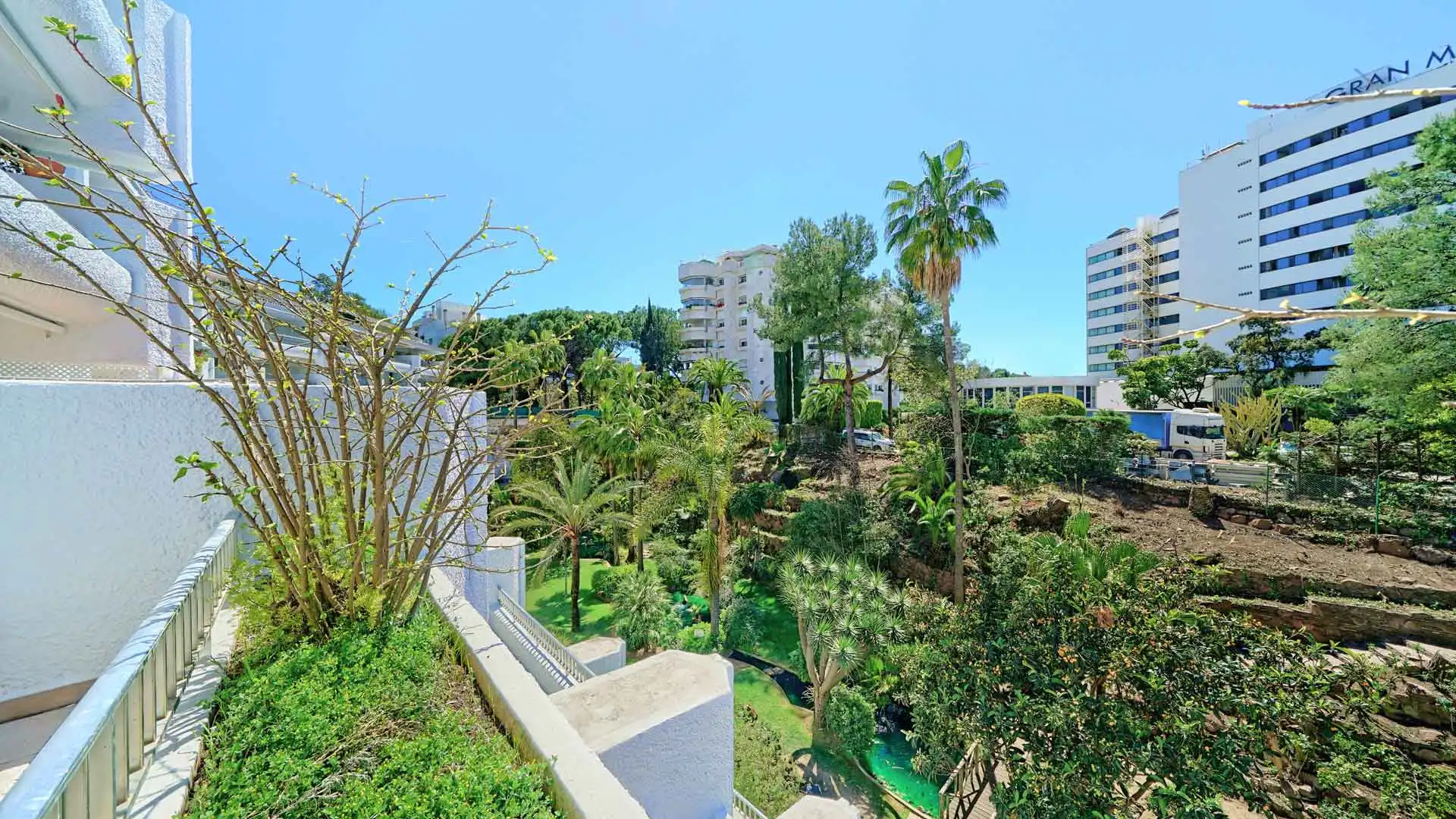 Vista exterior de Apartamento en venta en Marbella con Aire acondicionado, Terraza y Piscina