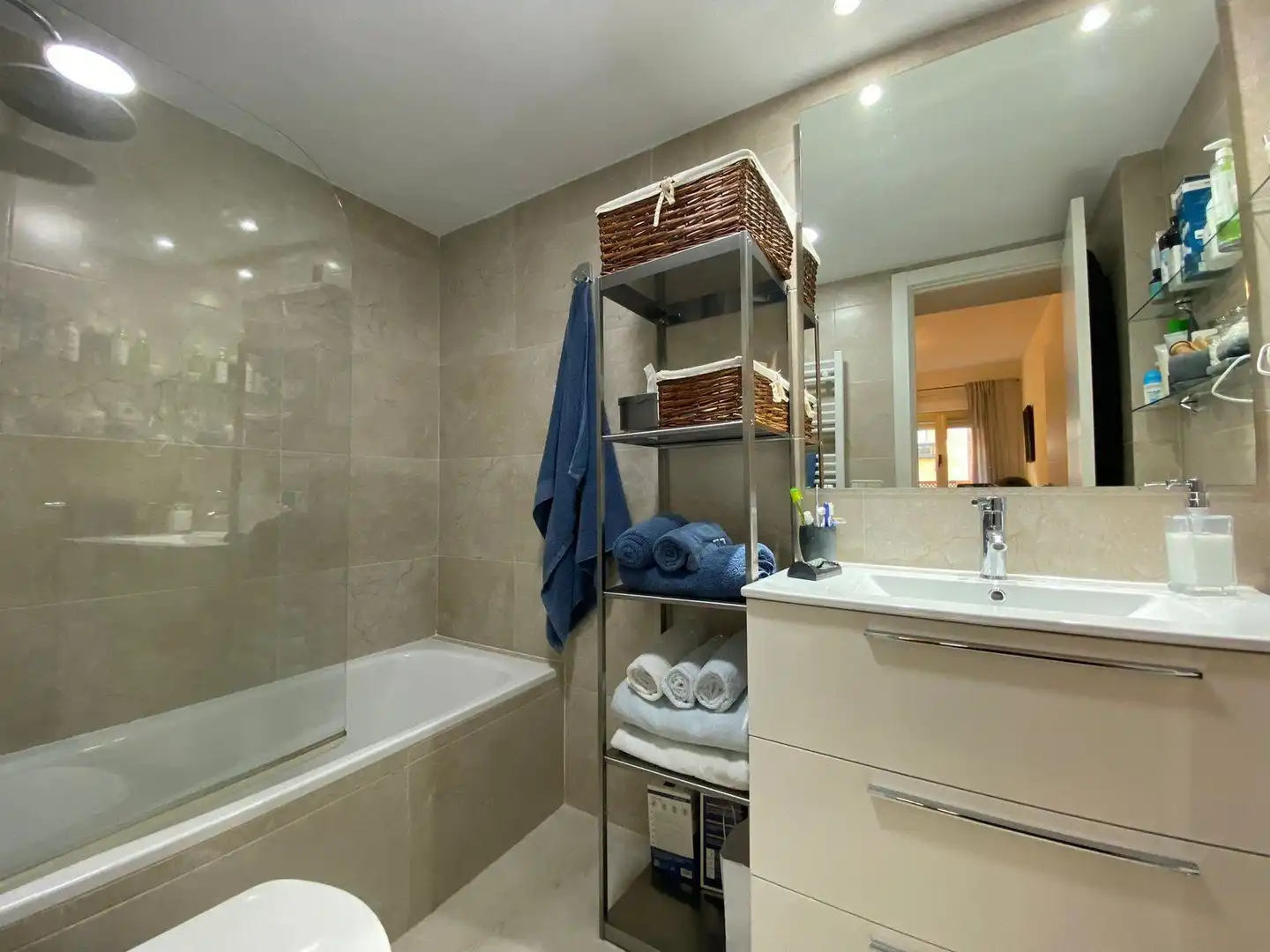 Bathroom of Flat for rent in Barrio de Salamanca