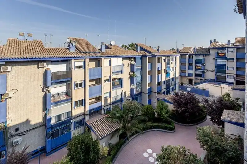 Vista exterior de Piso en venta en Granada con Calefacción