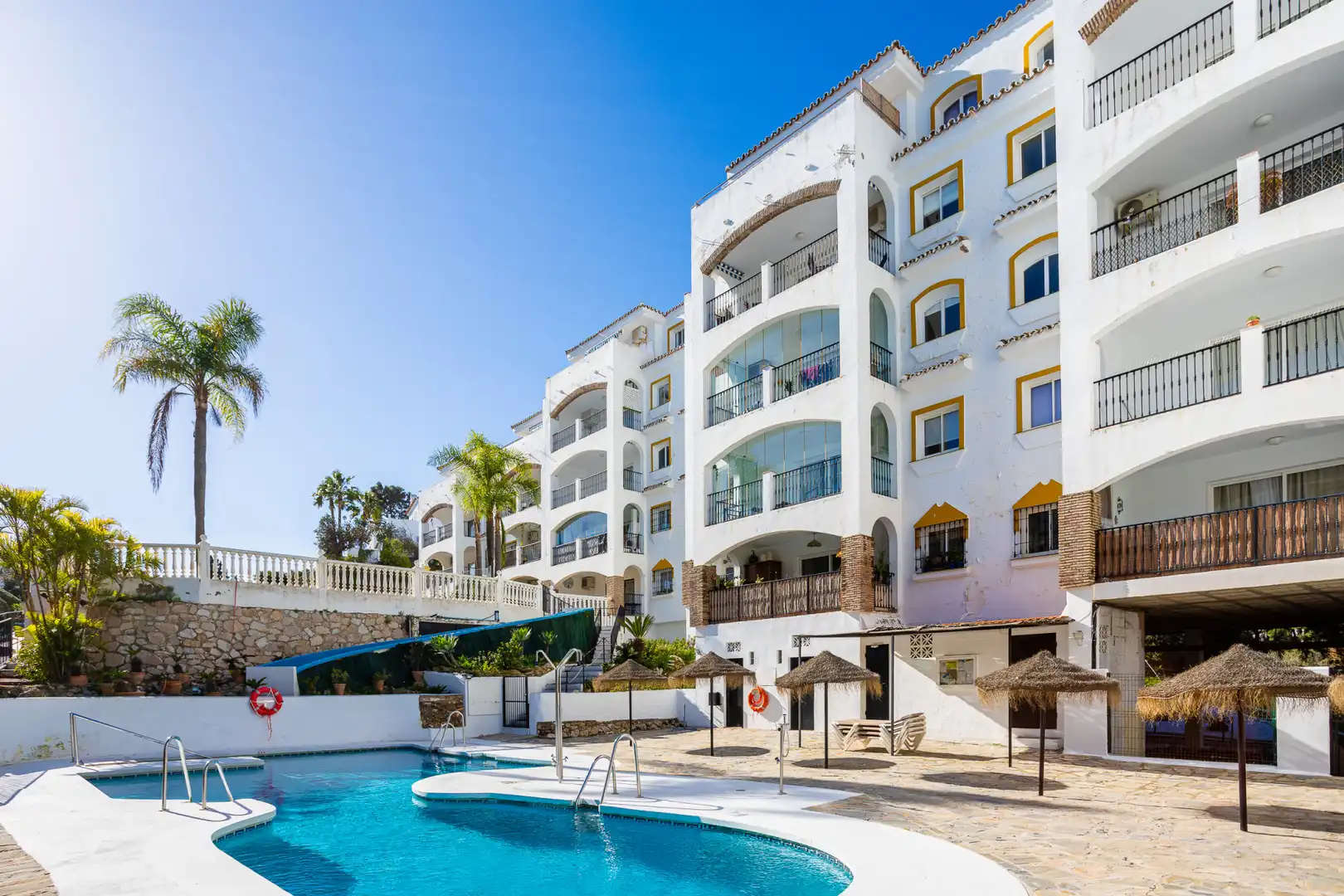 Vista exterior de Planta baixa en venda en Mijas amb Aire condicionat, Terrassa i Piscina