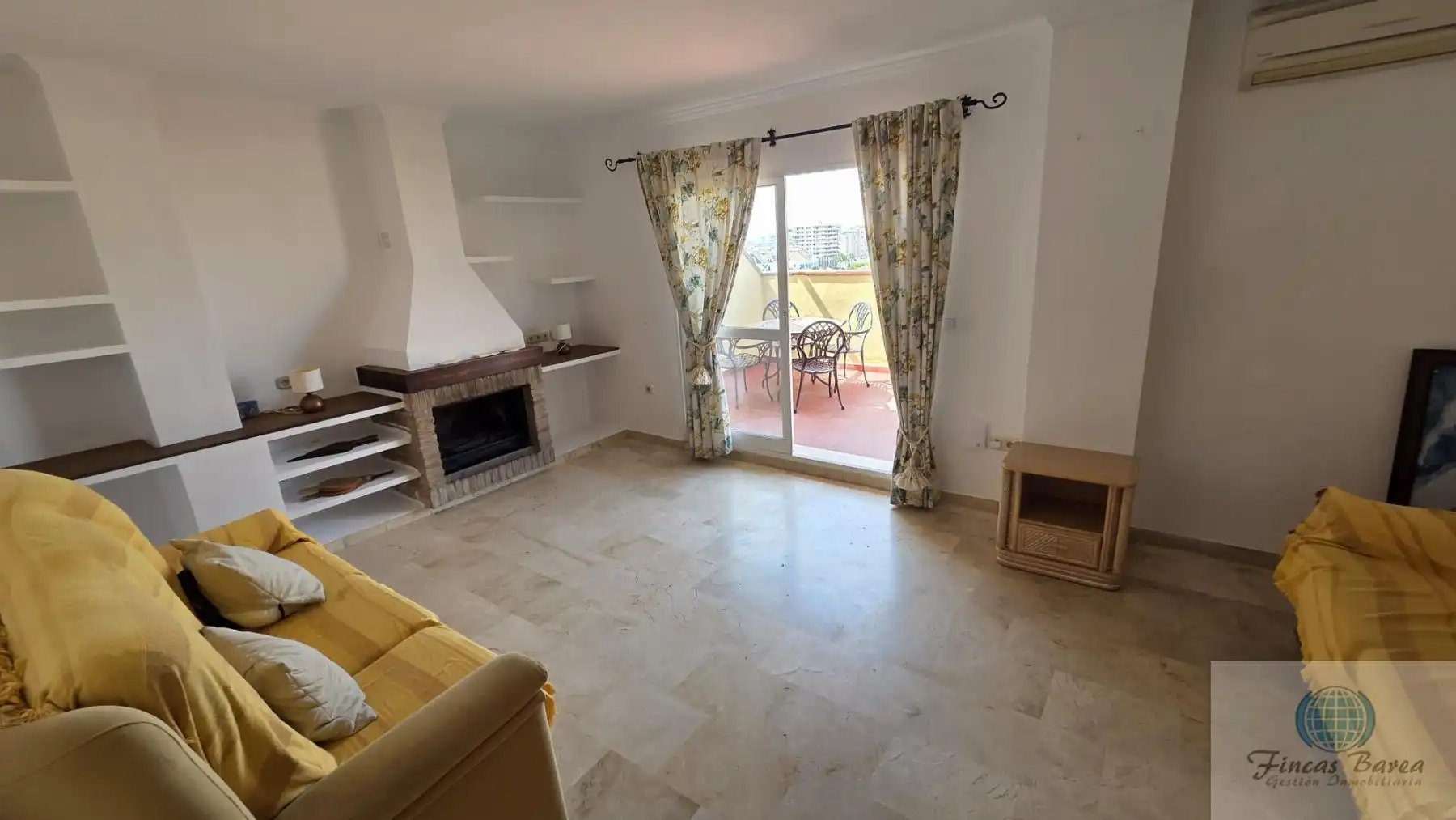 Sala d'estar de Àtic en venda en Fuengirola amb Aire condicionat i Terrassa