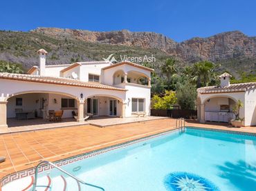House with pool for sale in Aries, 26