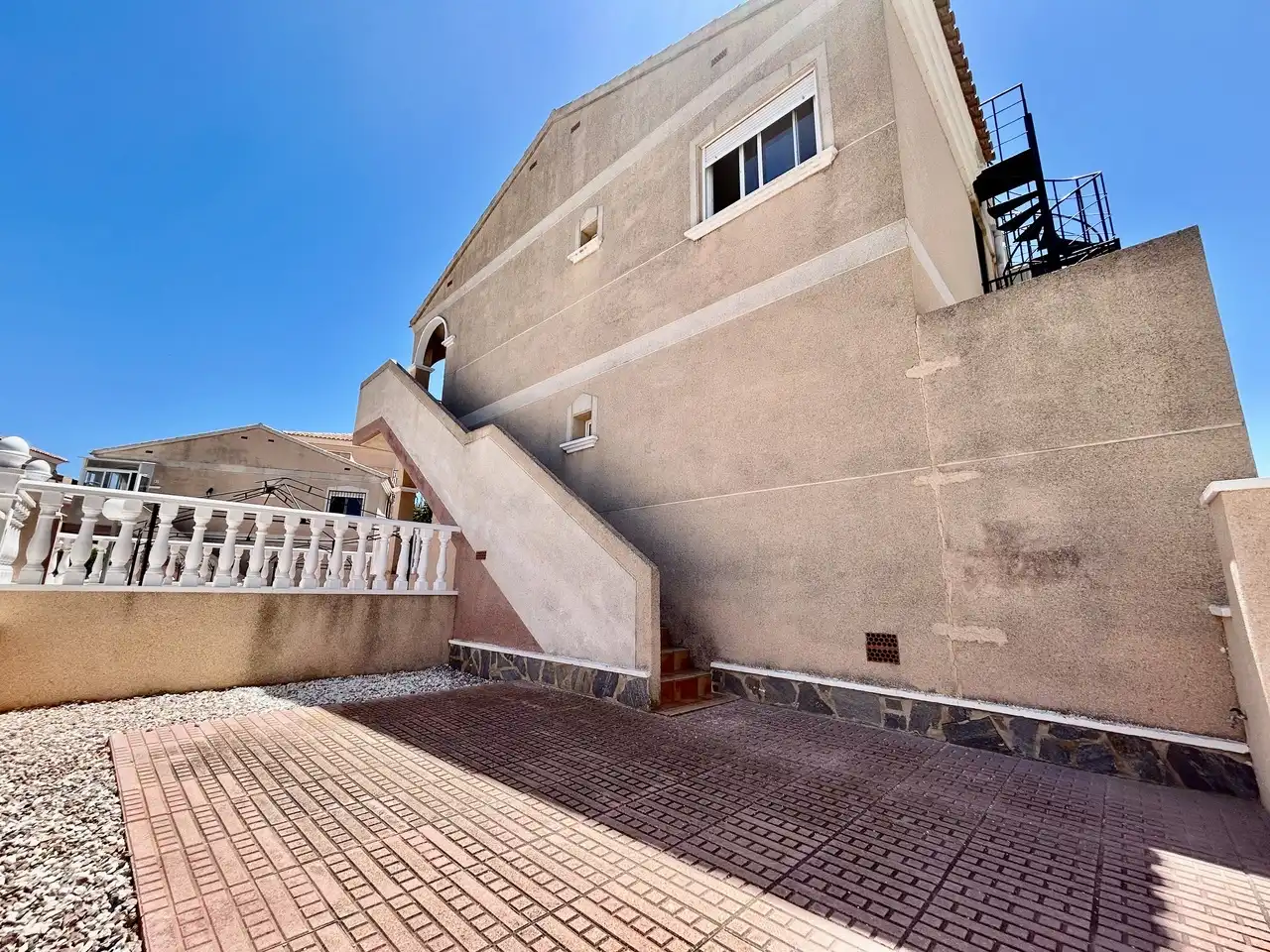 Vista exterior de Ático en venta en Orihuela con Aire acondicionado, Terraza y Trastero