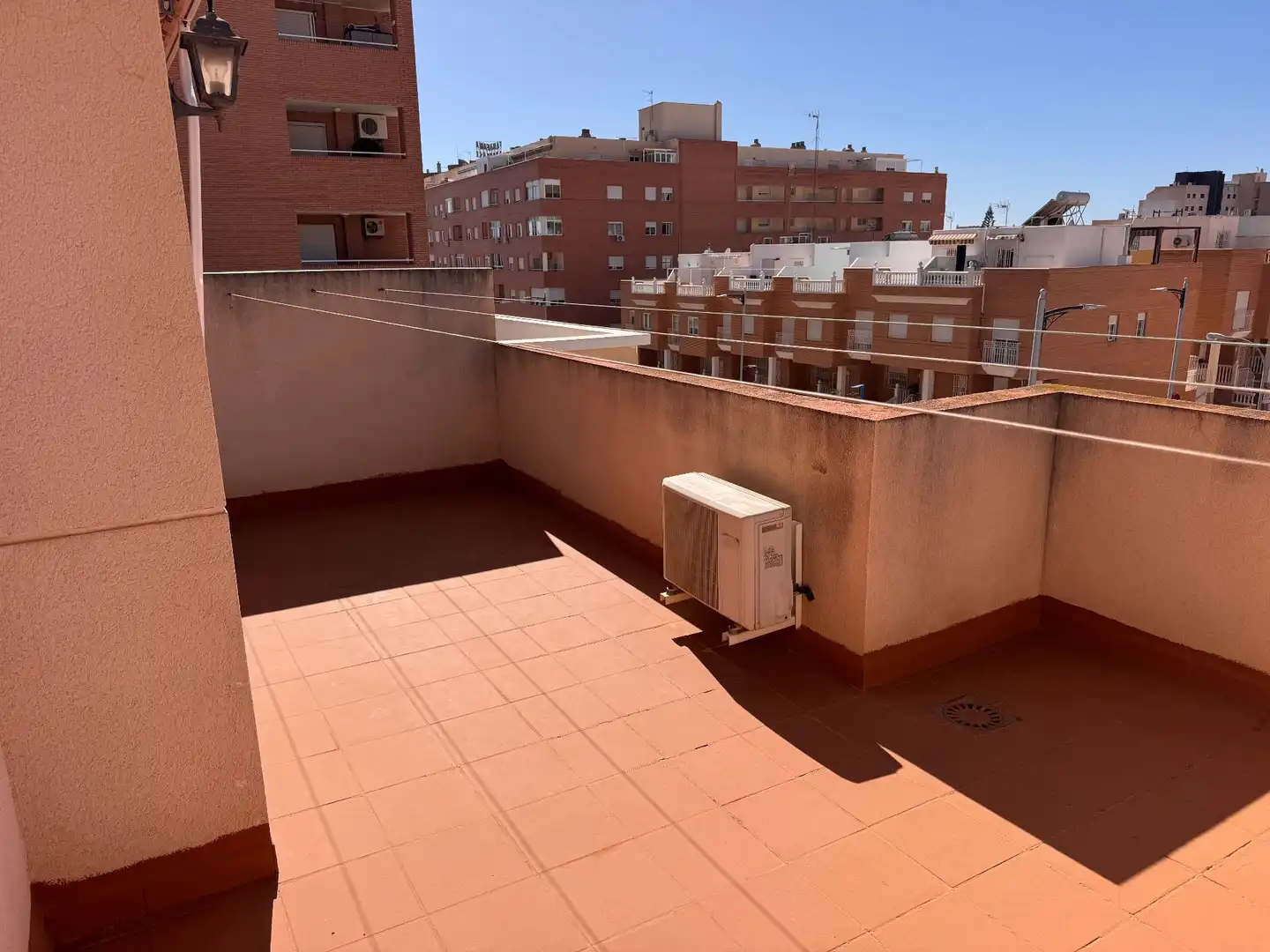 Terrassa de Casa adosada en venda en Roquetas de Mar amb Aire condicionat, Terrassa i Traster