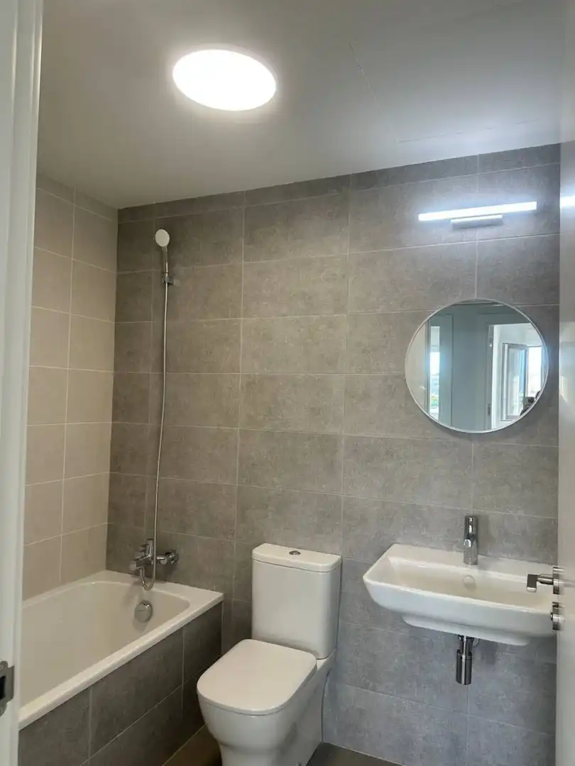 Badezimmer von Wohnungen zur Miete in Estepona mit Klimaanlage, Terrasse und Abstellraum