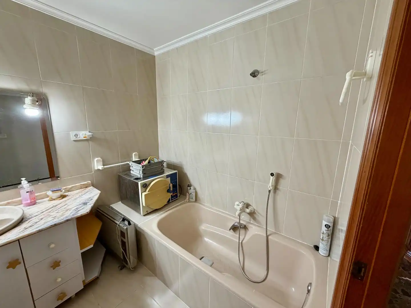 Bathroom of Flat for sale in Silla  with Air Conditioner and Furnished